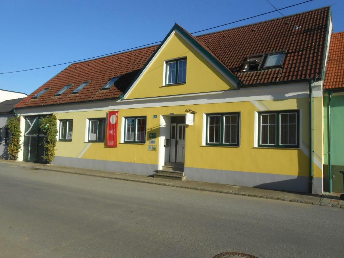 Weingut Zur Schlafmuetze Ξενοδοχείο Herrnbaumgarten Εξωτερικό φωτογραφία